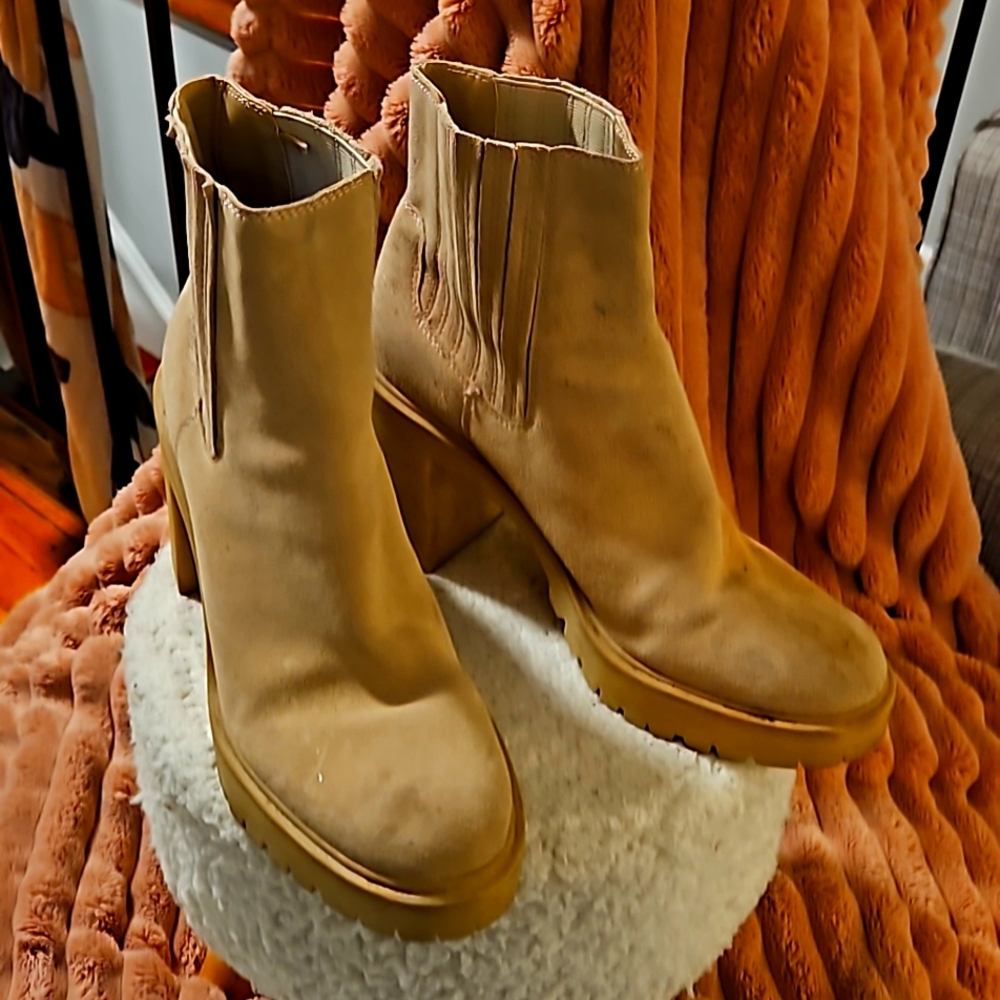Sz 10 Ladies dolce vita - tan, suede
